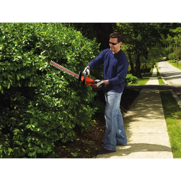 BLACK+DECKER 22 in. 20V MAX Lithium-Ion Cordless Hedge Trimmer with (1) 1.5Ah Battery and Charger Included