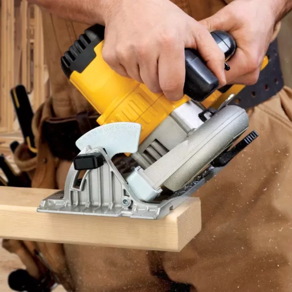 DEWALT 20-Volt MAX Cordless 6-1/2 in. Circular Saw with (1) 20-Volt Battery 3.0Ah