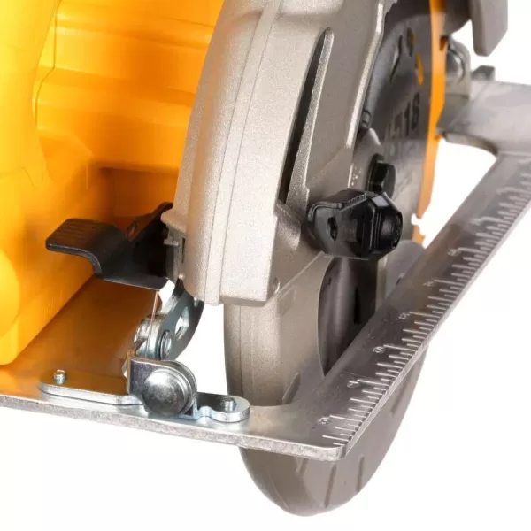 DEWALT 15 Amp Corded 7-1/4 in. Lightweight Circular Saw