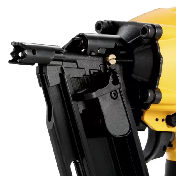 DEWALT Pneumatic 21-Degree Collated Framing Nailer