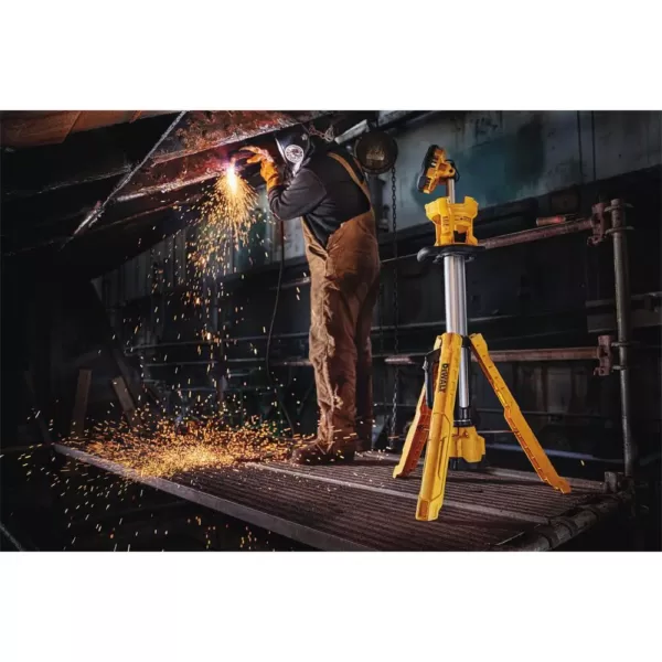 DEWALT 20-Volt MAX 3000-Lumen Tripod Light with (1) 20-Volt Battery 4.0Ah