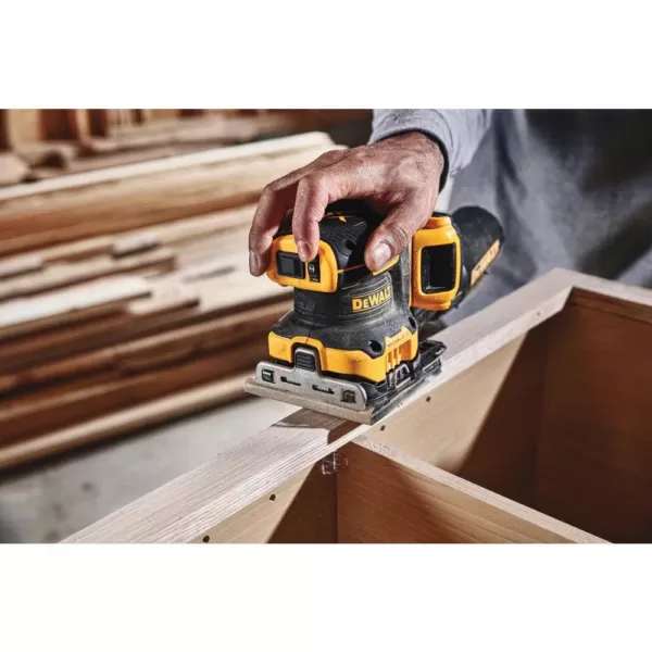 DEWALT 20-Volt MAX XR Cordless Brushless 1/4 Sheet Variable Speed Sander with (1) 20-Volt Battery 2.0Ah & Charger