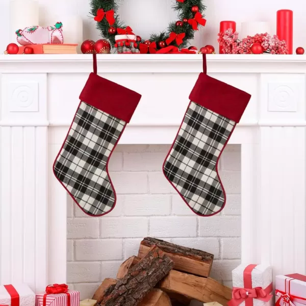 Glitzhome 20 in. Black and White Cotton/Spandex Plaid Fabric Cotton Christmas Stocking Decoration (2-Pack)