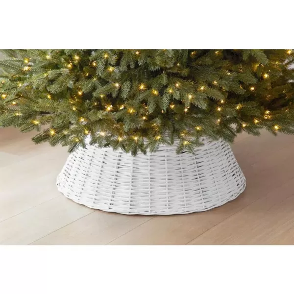 Home Accents Holiday 27 in. D White Wicker Christmas Tree Collar