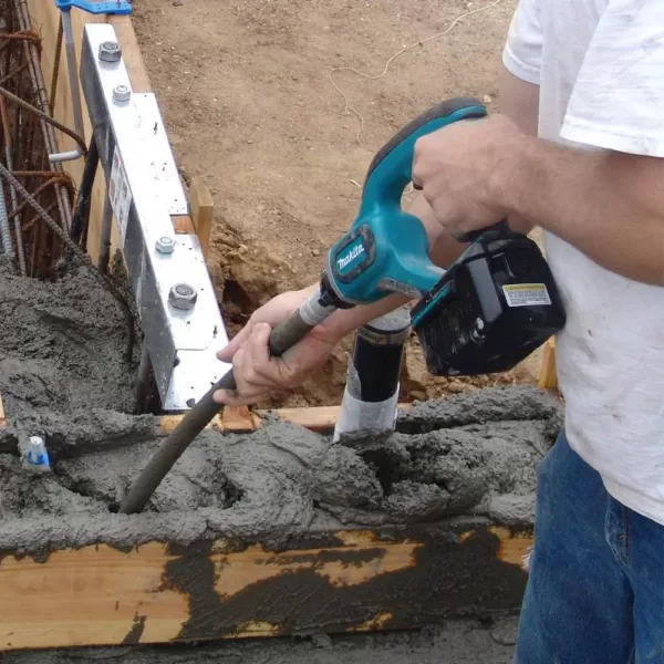 Makita 18-Volt 5.0Ah LXT Lithium-Ion Cordless 8 ft. Concrete Vibrator Kit