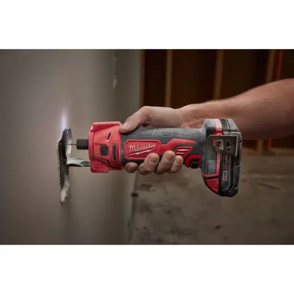 Milwaukee M18 FUEL 18-Volt Lithium-Ion Brushless Cordless Drywall Screw Gun Compact Kit with M18 Cutout Tool