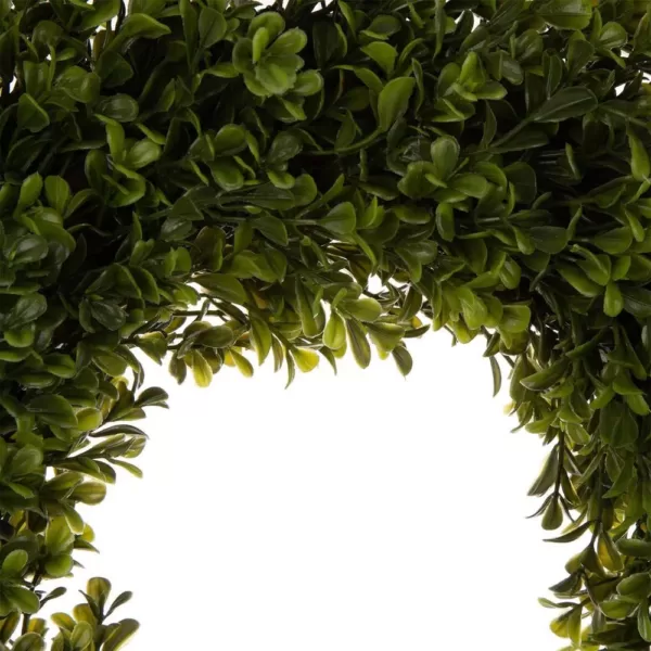 Glitzhome 18 in. Dia Boxwood Wreath with 24 in. L Bamboo Basket